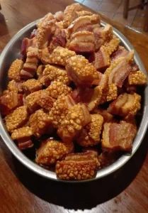 Receita de Torresmo Crocante e Sequinho: Um Clássico Irresistível da Culinária Brasileira