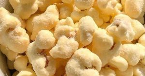 A pipoca com leite em pó é uma verdadeira delícia! Fica super crocante e o melhor: é muito fácil de preparar, sem nenhum segredo