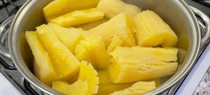 Como descascar e cozinhar mandioca sem esforço: dicas práticas para uma mandioca perfeita!