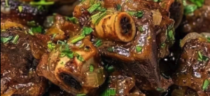 Rabada com Purê de Mandioca e Farofa de Banana – Sabor de Fazenda em Cada Mordida!